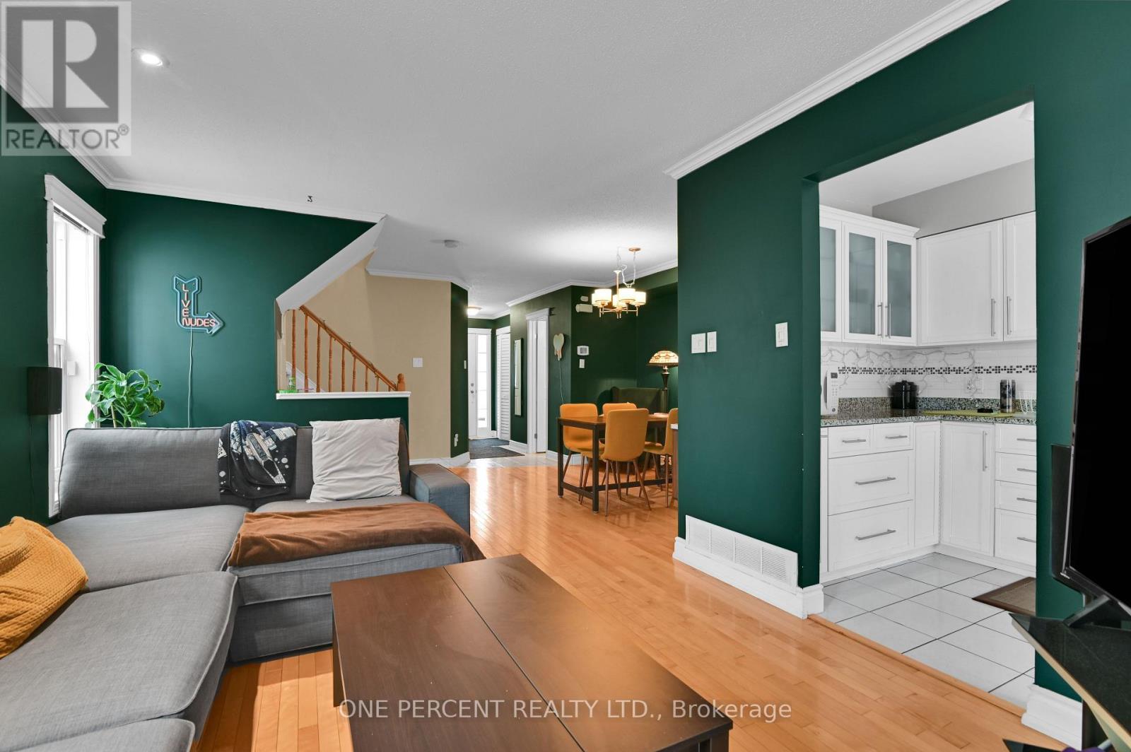 311 Southcrest Private, Ottawa, Ontario  K1V 2B7 - Photo 11 - X12975854