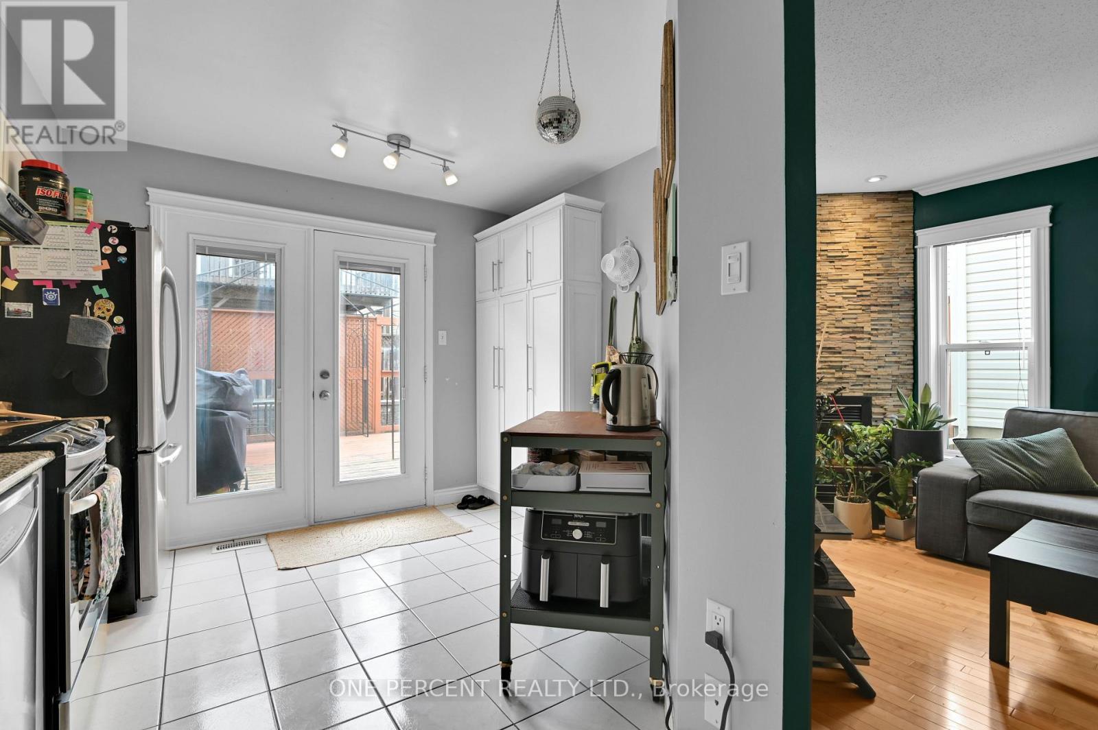 311 Southcrest Private, Ottawa, Ontario  K1V 2B7 - Photo 12 - X12975854