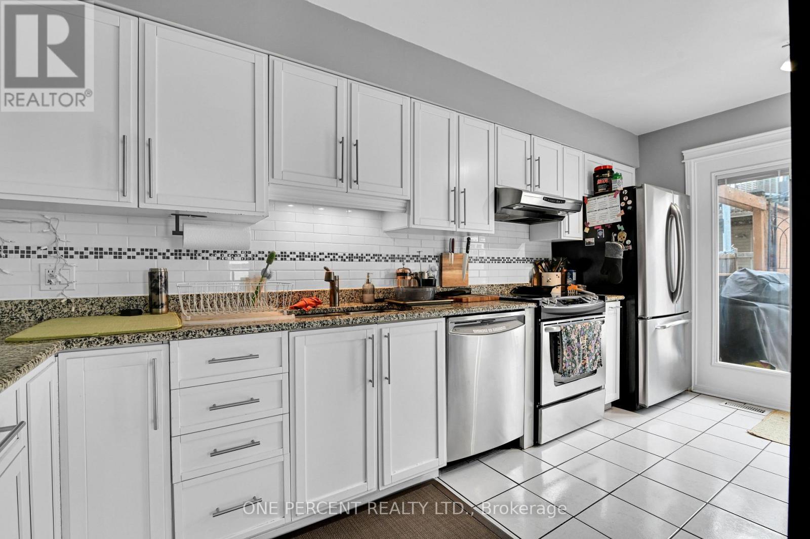 311 Southcrest Private, Ottawa, Ontario  K1V 2B7 - Photo 13 - X12975854