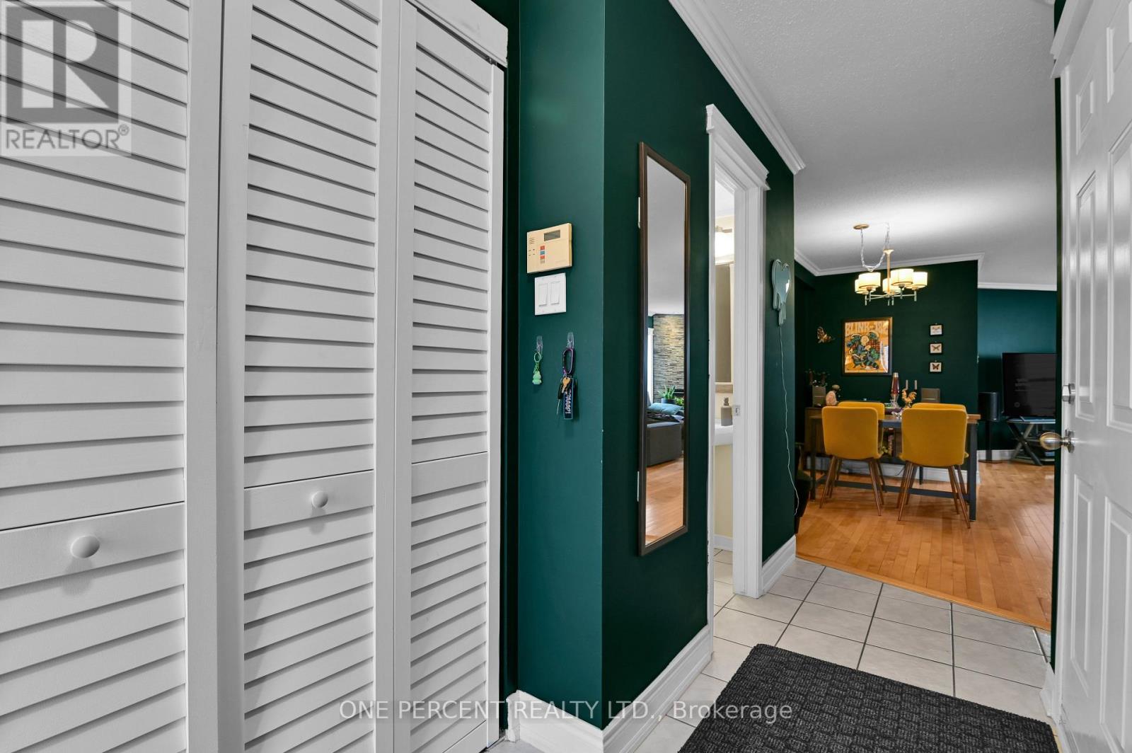 311 Southcrest Private, Ottawa, Ontario  K1V 2B7 - Photo 4 - X12975854