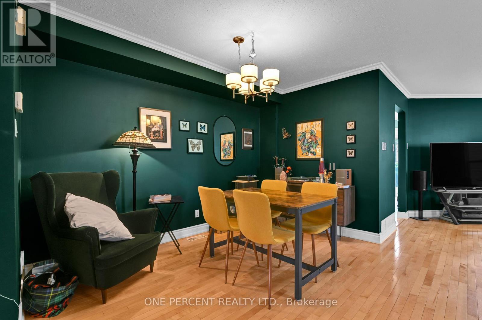 311 Southcrest Private, Ottawa, Ontario  K1V 2B7 - Photo 7 - X12975854