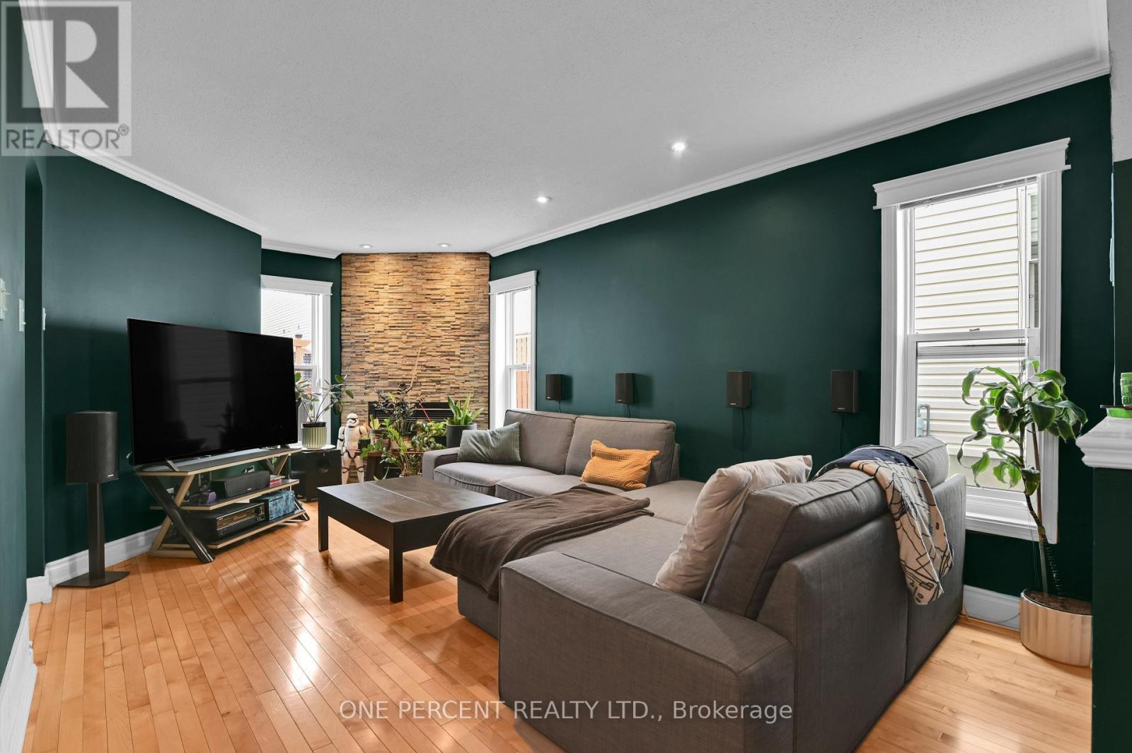 311 Southcrest Private, Ottawa, Ontario  K1V 2B7 - Photo 9 - X12975854