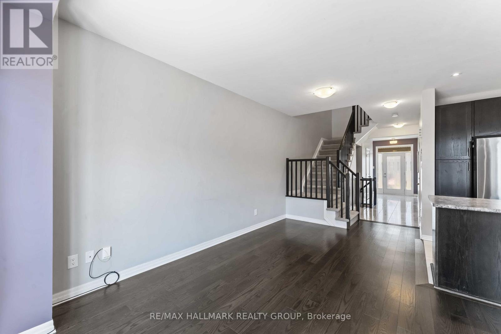 900 Littlerock Street, Ottawa, Ontario  K1T 0N2 - Photo 13 - X12975864