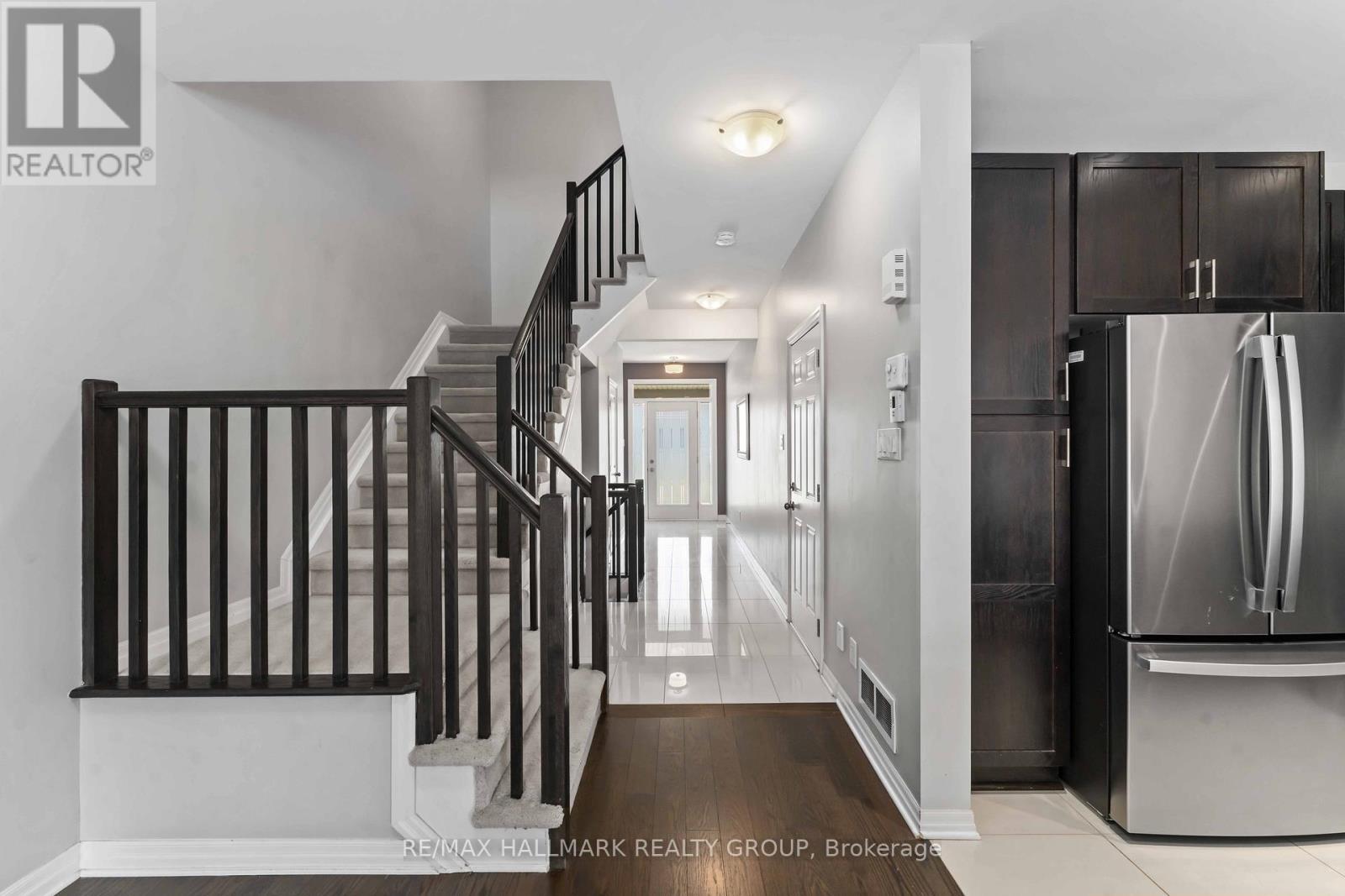 900 Littlerock Street, Ottawa, Ontario  K1T 0N2 - Photo 4 - X12975864