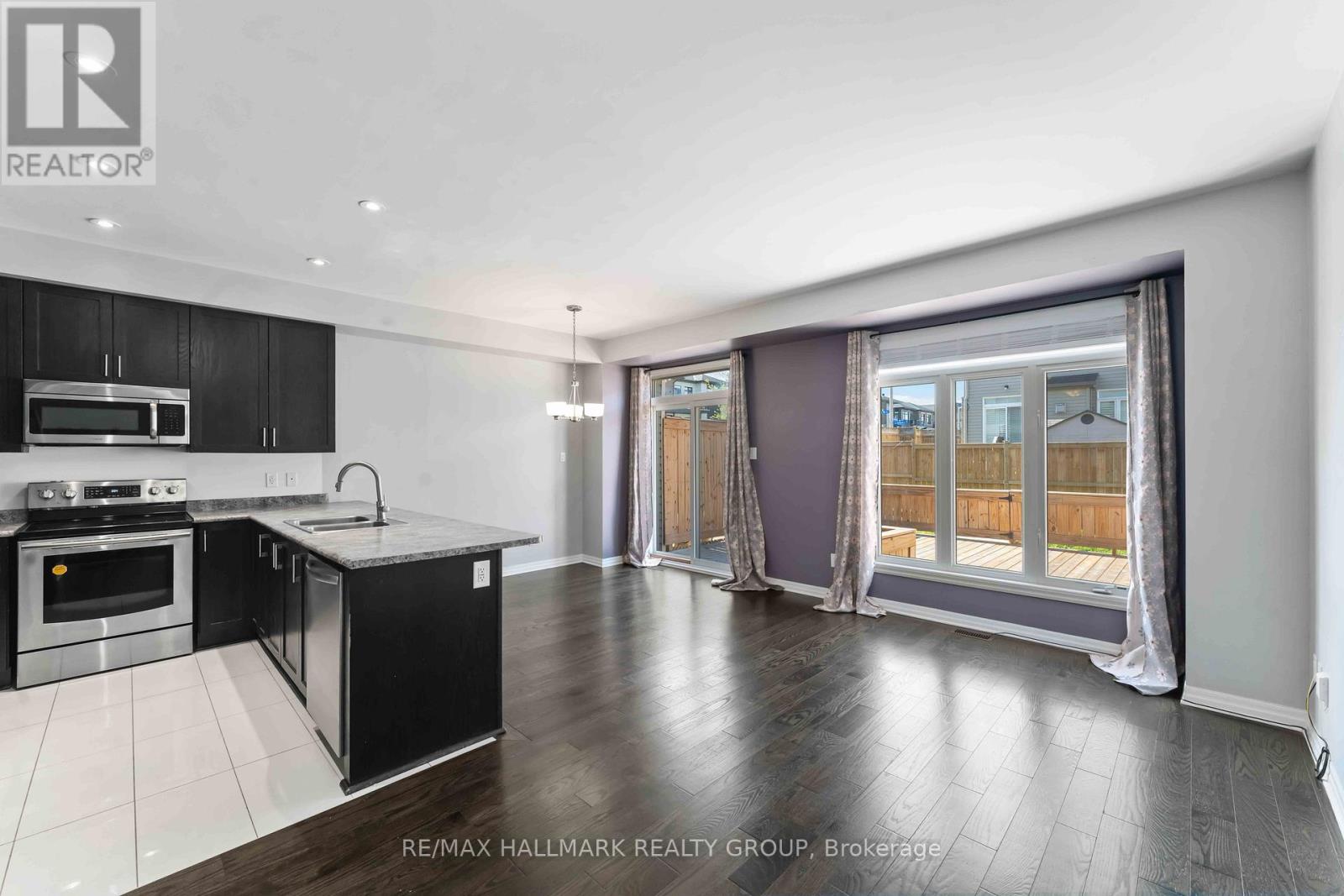 900 Littlerock Street, Ottawa, Ontario  K1T 0N2 - Photo 7 - X12975864