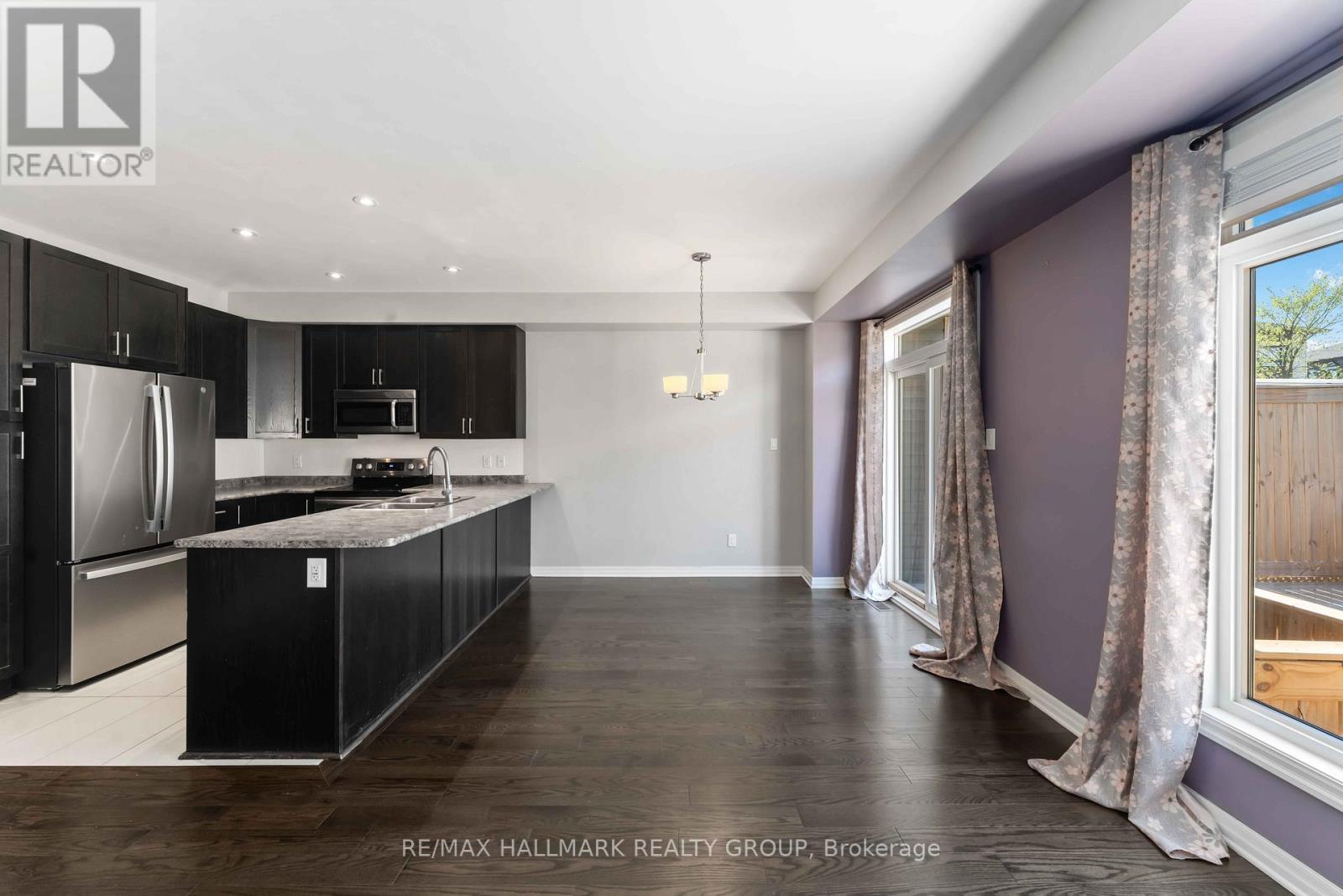 900 Littlerock Street, Ottawa, Ontario  K1T 0N2 - Photo 9 - X12975864