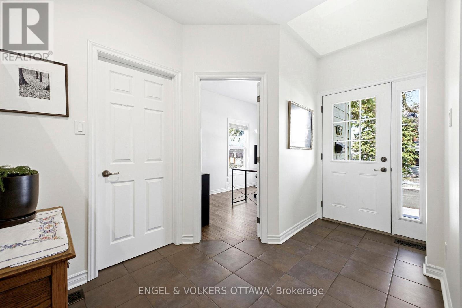 72 Smirle Avenue, Ottawa, Ontario  K1Y 0S3 - Photo 4 - X12975896