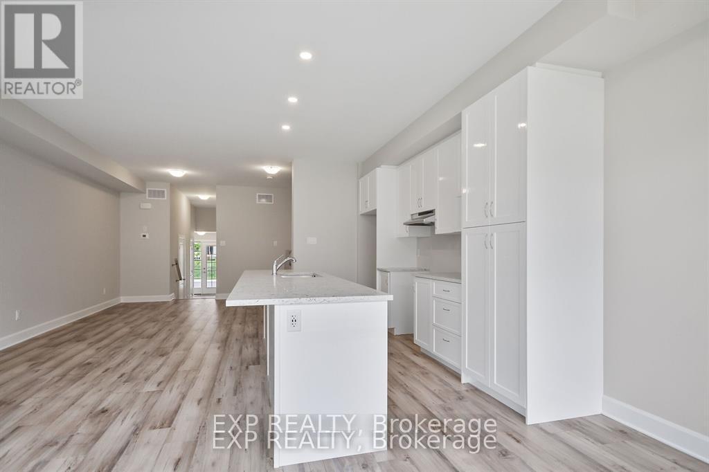 18 Reynolds Avenue, Carleton Place, Ontario  K7C 0C4 - Photo 3 - X12975942