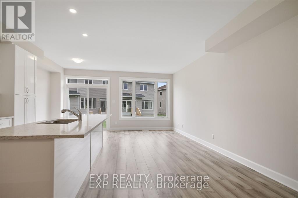 18 Reynolds Avenue, Carleton Place, Ontario  K7C 0C4 - Photo 4 - X12975942