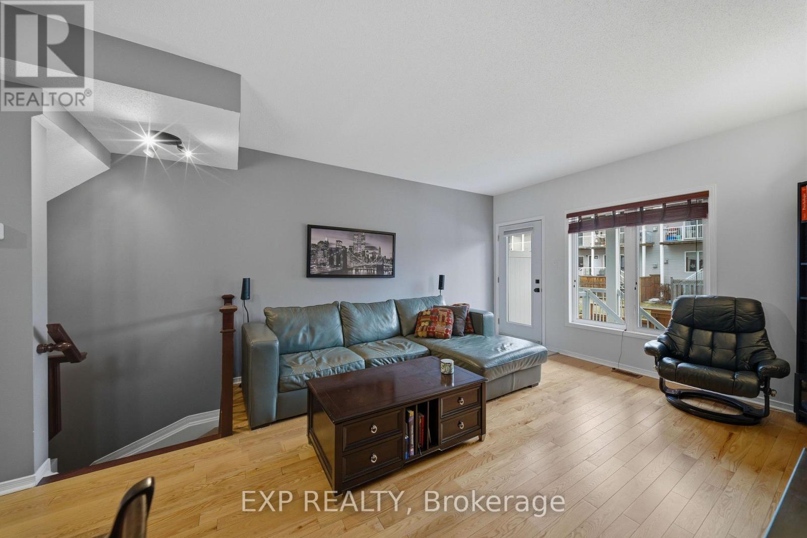300 London Terrace, Ottawa, Ontario  K1K 2W2 - Photo 7 - X12975990