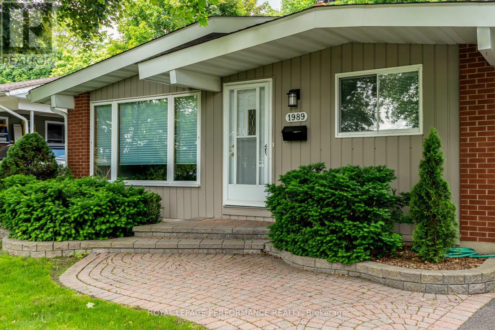 1989 Michigan Avenue, Ottawa, Ontario  K1H 6Y1 - Photo 3 - X12976008