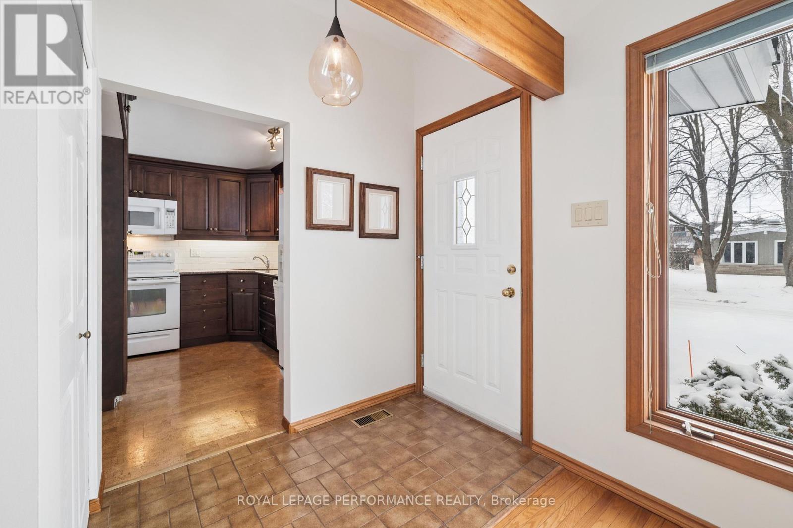 1989 Michigan Avenue, Ottawa, Ontario  K1H 6Y1 - Photo 4 - X12976008