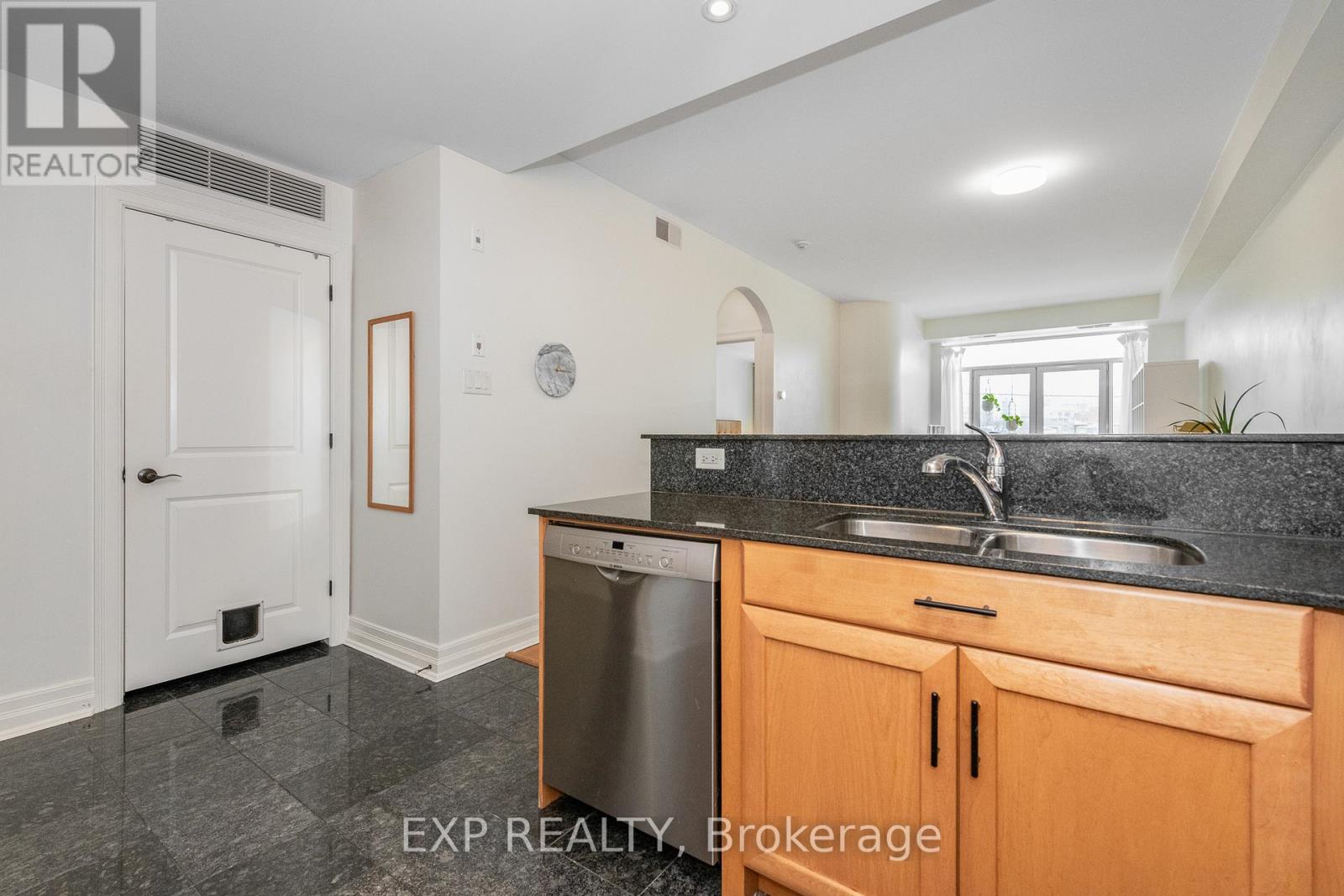 312 - 320 Mcleod Street, Ottawa, Ontario  K2P 1A3 - Photo 10 - X12976068