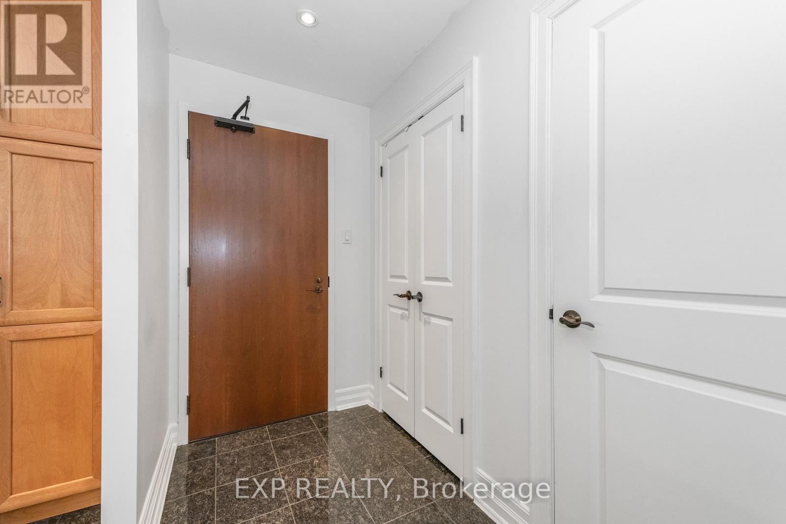 312 - 320 Mcleod Street, Ottawa, Ontario  K2P 1A3 - Photo 6 - X12976068