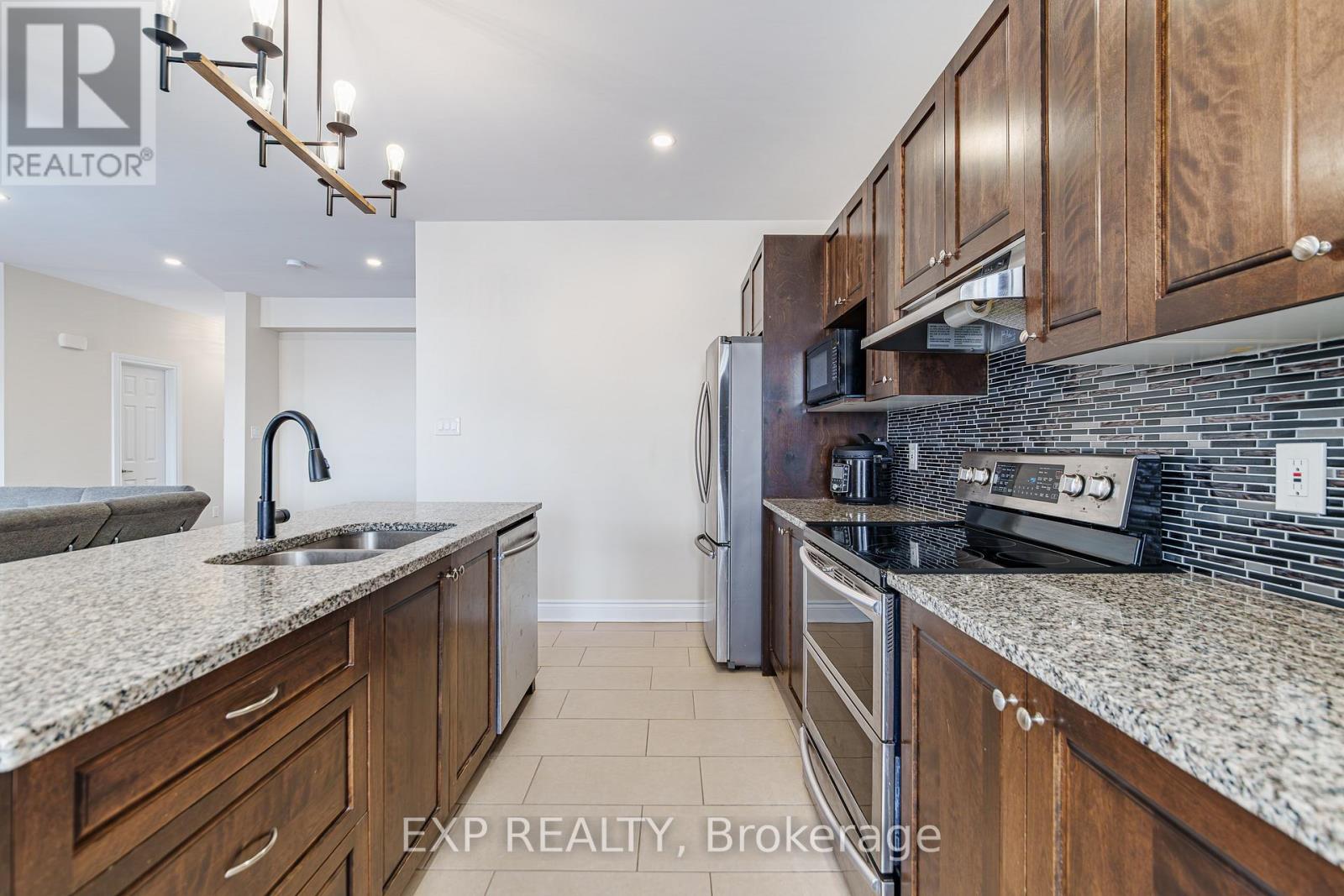 106 Bert Hall Street, Arnprior, Ontario  K7S 0G9 - Photo 6 - X12976088