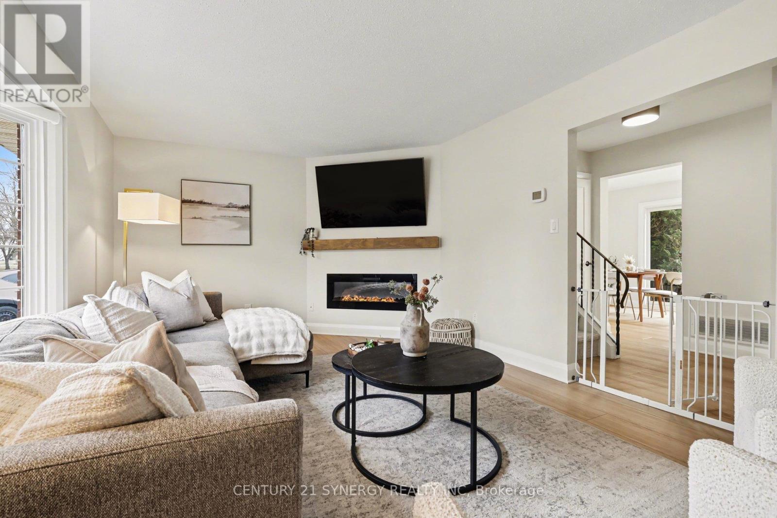 771 Vinette Crescent, Ottawa, Ontario  K1E 1X1 - Photo 3 - X12976092