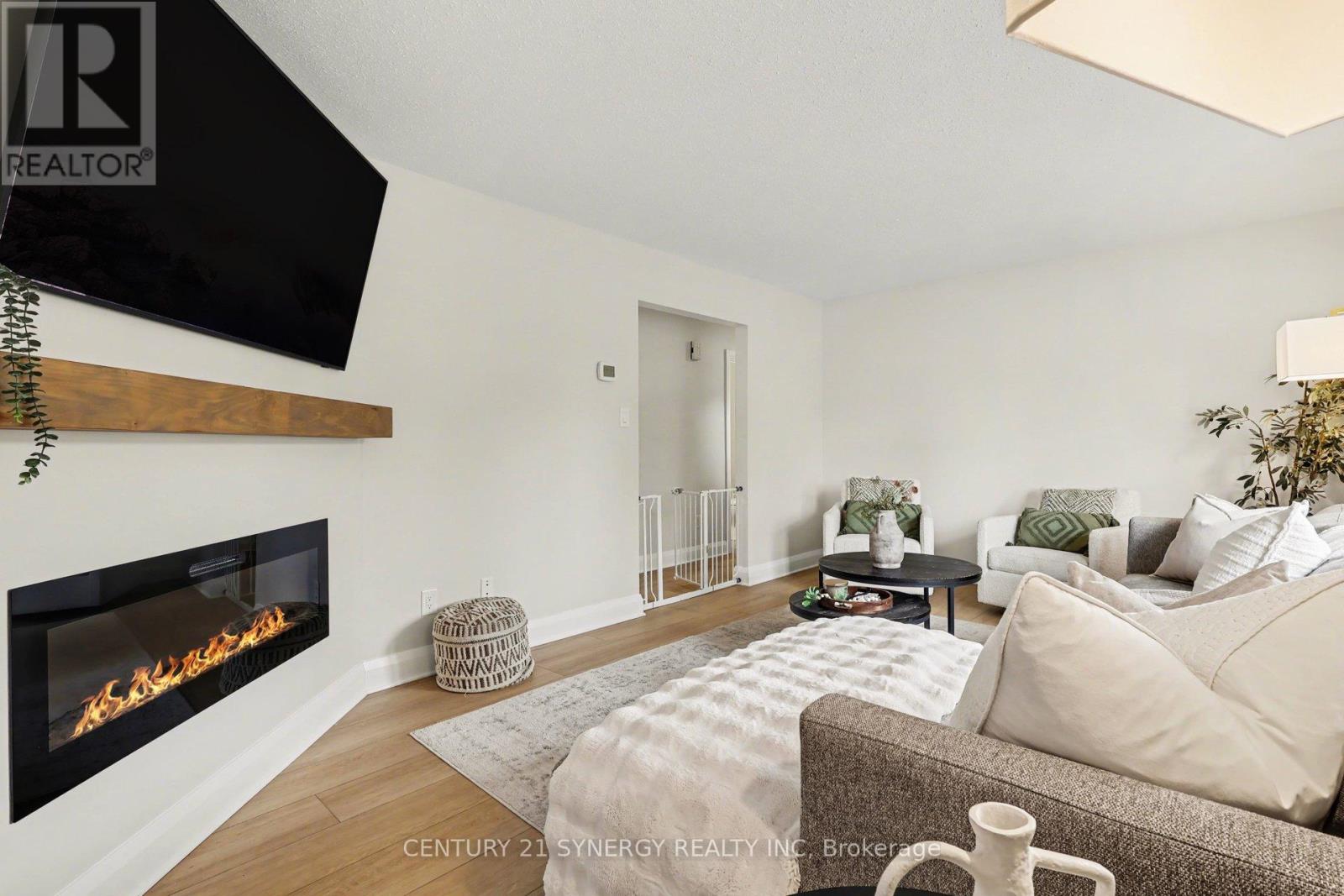 771 Vinette Crescent, Ottawa, Ontario  K1E 1X1 - Photo 4 - X12976092