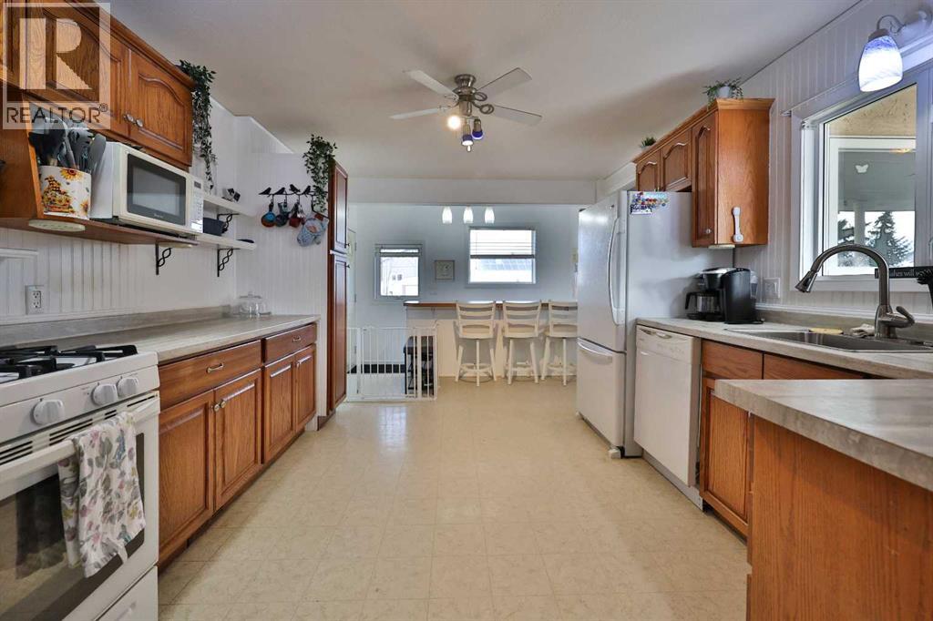 405 5 Avenue, Warner, Alberta  T0K 2L0 - Photo 12 - A2294490