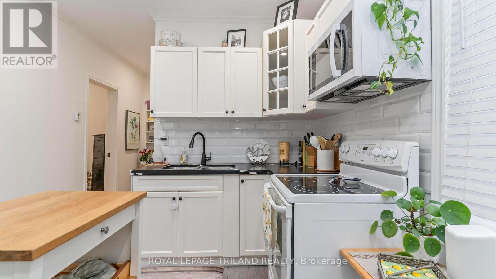 114 Elmwood Avenue E, London South (South F), Ontario  N6C 1J5 - Photo 12 - X12976102