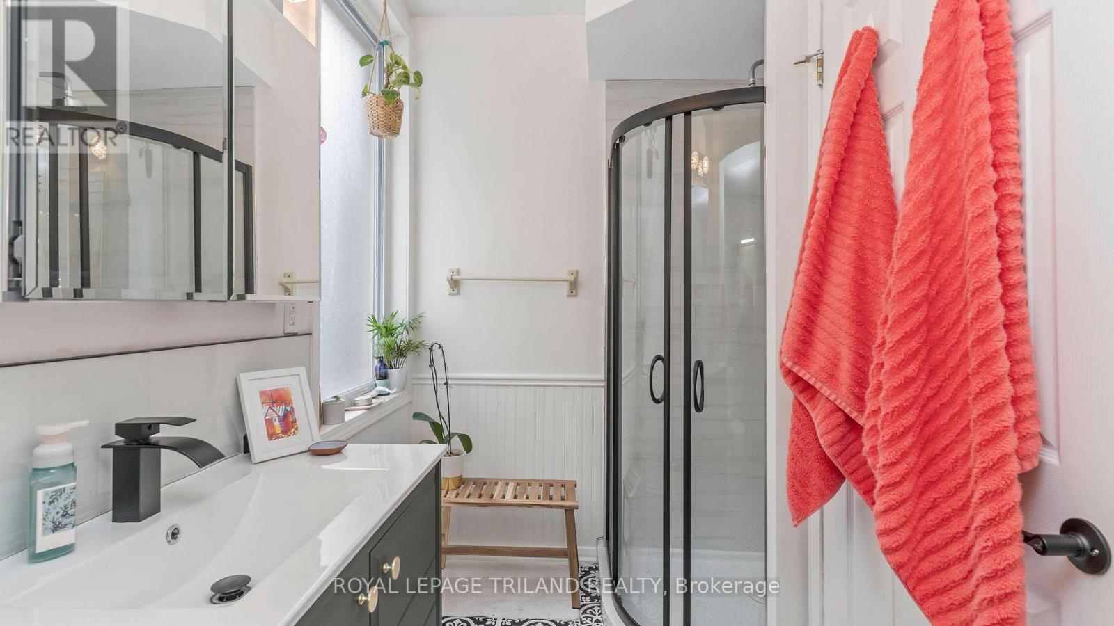 114 Elmwood Avenue E, London South (South F), Ontario  N6C 1J5 - Photo 9 - X12976102