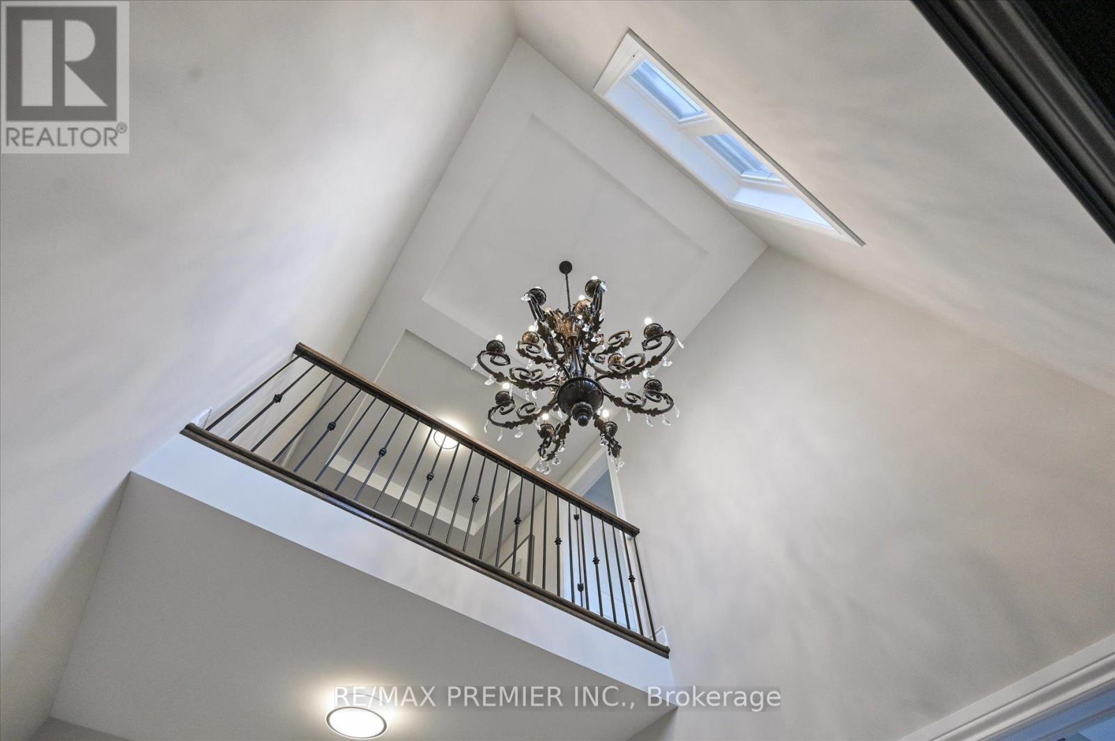 126 Burns Boulevard, King, Ontario  L7B 0M2 - Photo 4 - N12975636