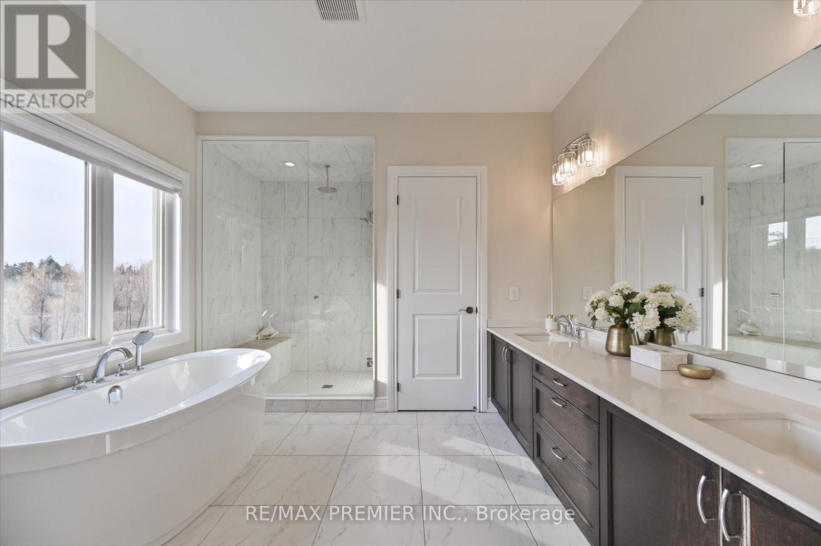 126 Burns Boulevard, King, Ontario  L7B 0M2 - Photo 25 - N12975636