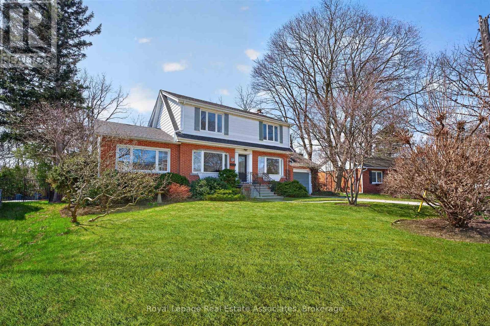 2079 Deyncourt Drive, Burlington, Ontario  L7R 1W2 - Photo 2 - W12975290