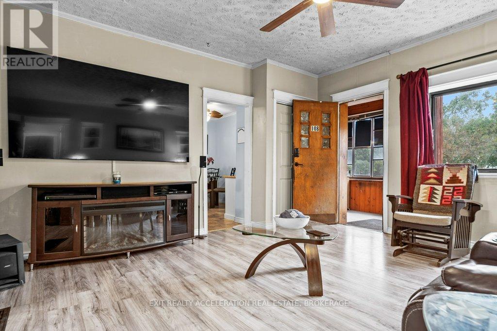 108 Dundas Street, Deseronto, Ontario  K0K 1X0 - Photo 4 - X12975966