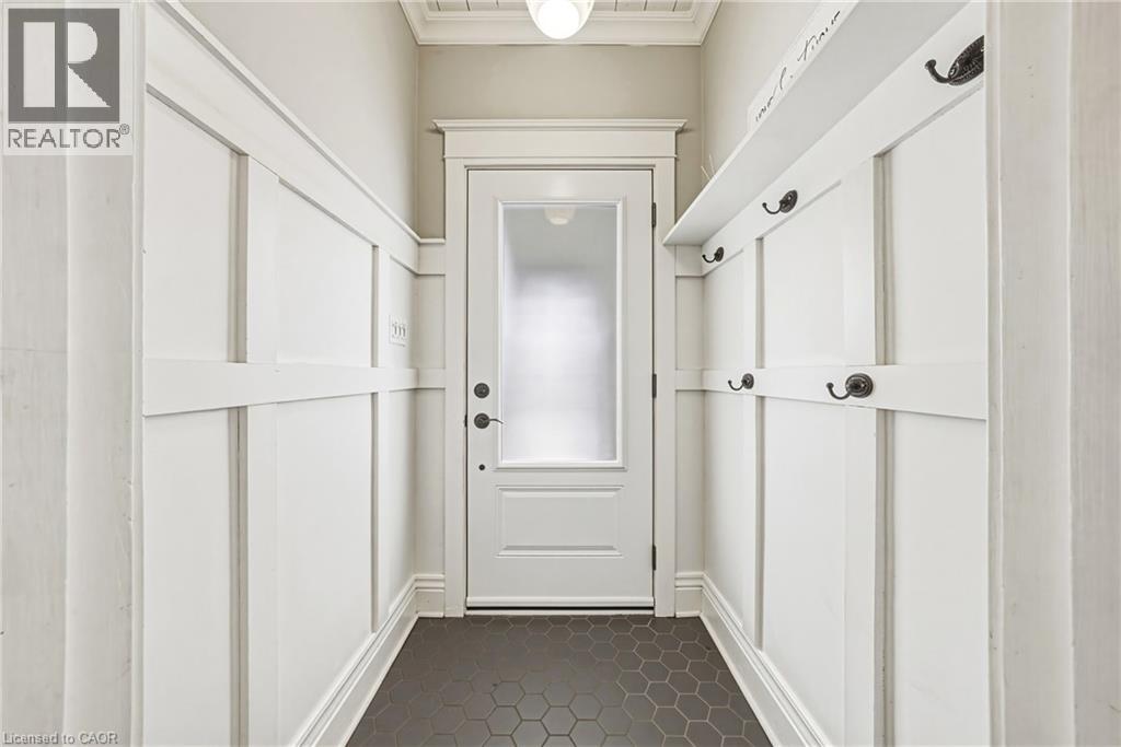 6 Nelles Boulevard, Grimsby, Ontario  L3M 3R1 - Photo 3 - 40810716