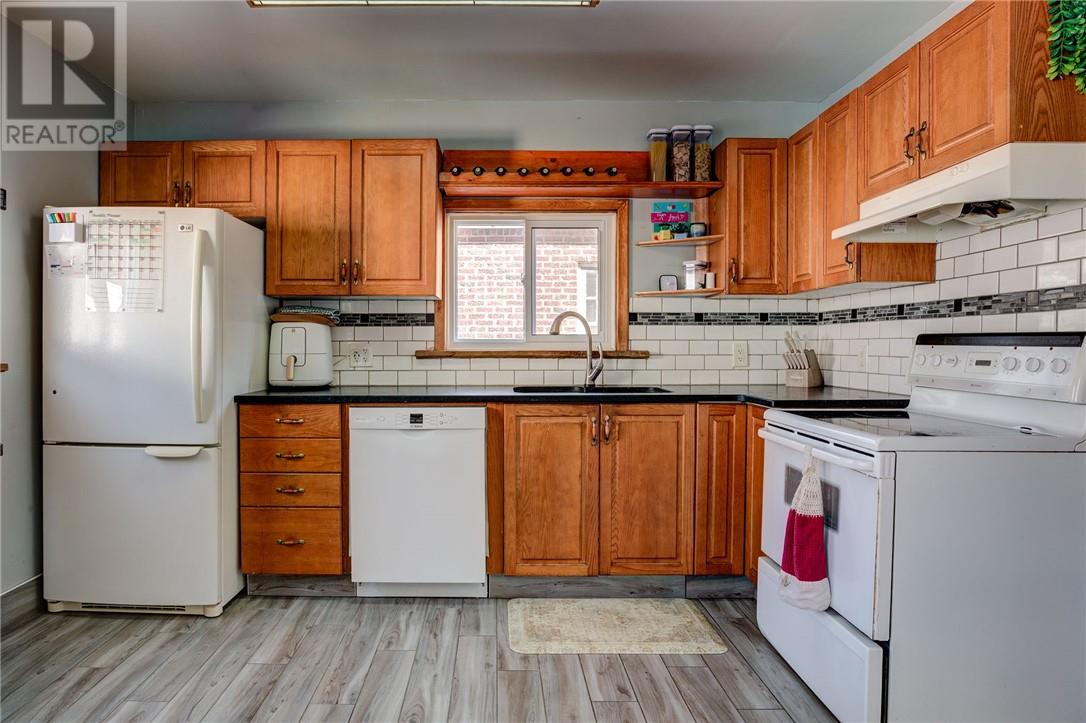 39 Dean Avenue, Sudbury, Ontario  P3C 3B8 - Photo 2 - 2127072