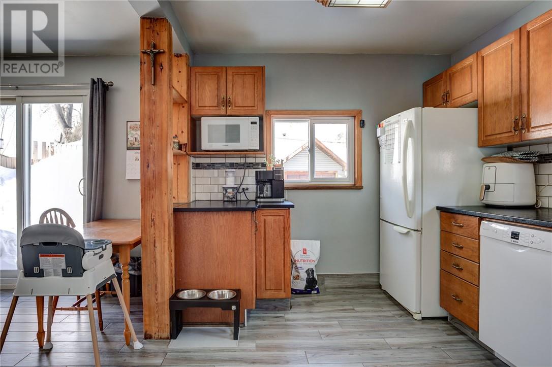 39 Dean Avenue, Sudbury, Ontario  P3C 3B8 - Photo 3 - 2127072