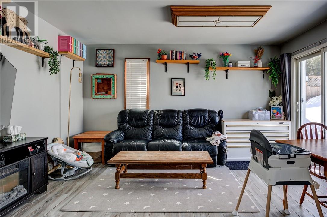 39 Dean Avenue, Sudbury, Ontario  P3C 3B8 - Photo 4 - 2127054