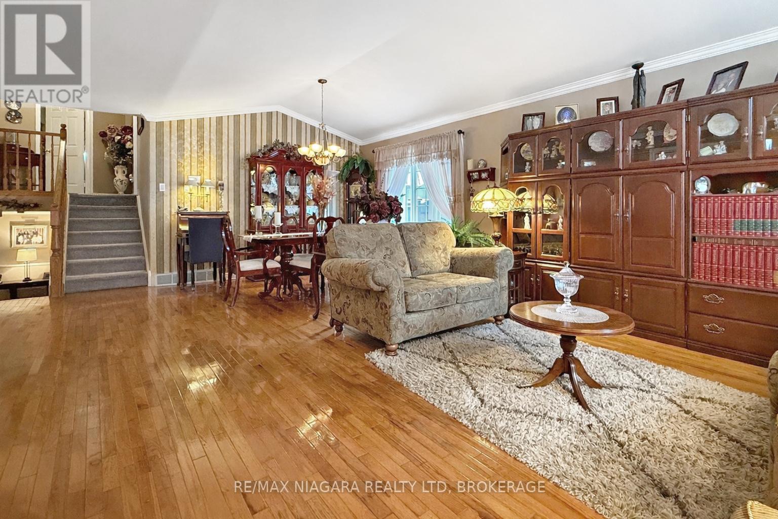 629 Daytona Drive, Fort Erie, Ontario  L2A 4Z5 - Photo 3 - X12880814