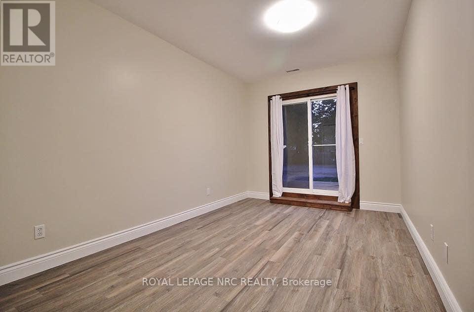 608 King Street, Port Colborne, Ontario  L3K 4H7 - Photo 10 - X12965704