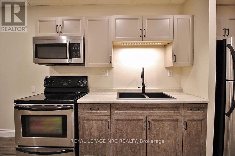 608 King Street, Port Colborne, Ontario  L3K 4H7 - Photo 5 - X12965704