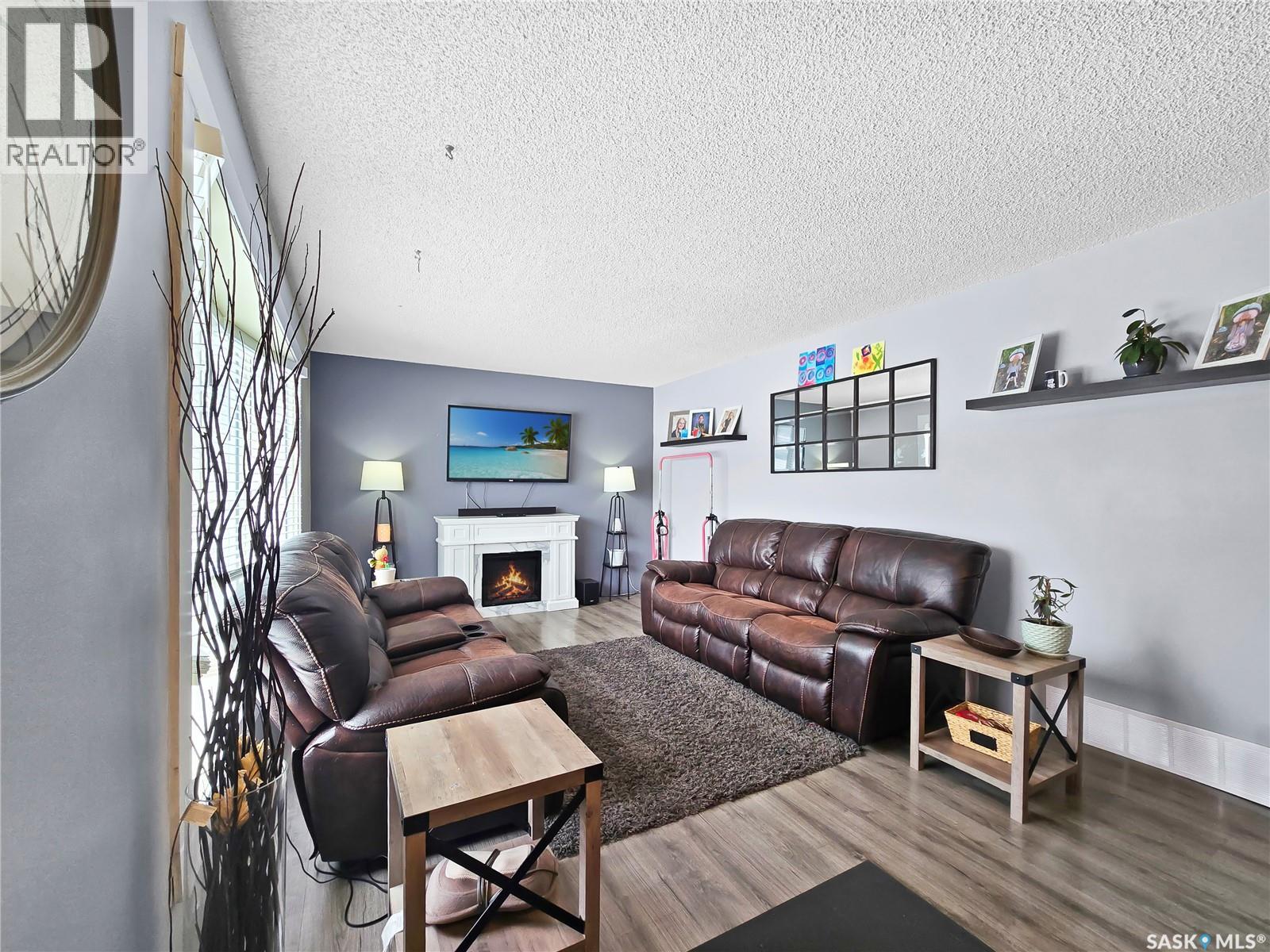 804 Robison Street, Indian Head, Saskatchewan  S0G 2K0 - Photo 2 - SK032355