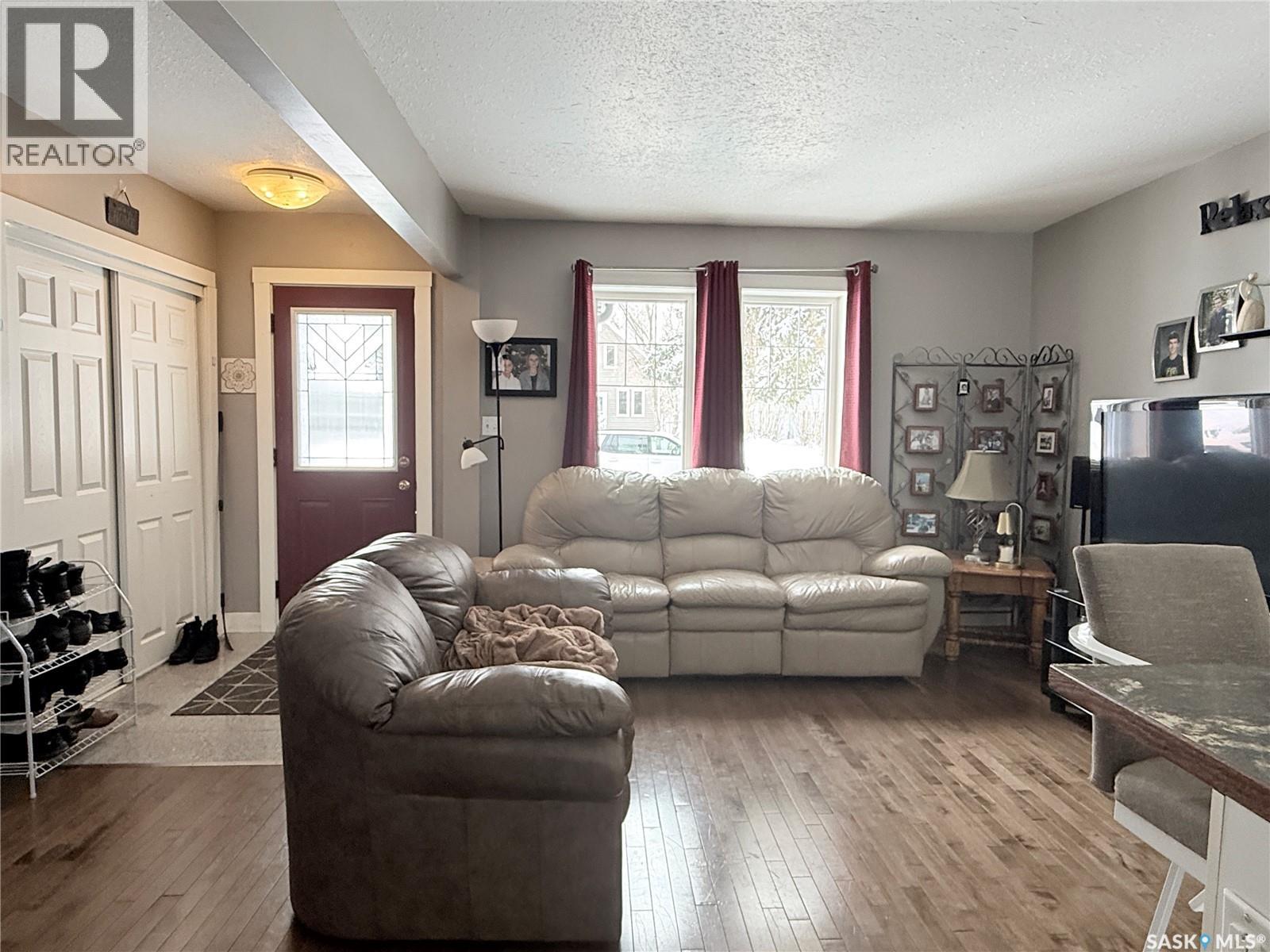 326 5th Avenue W, Melville, Saskatchewan  S0A 2P0 - Photo 8 - SK032353