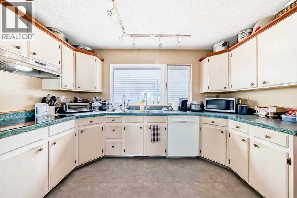 844 Lake Ontario Drive Se, Calgary, Alberta  T2J 3K1 - Photo 14 - A2286791