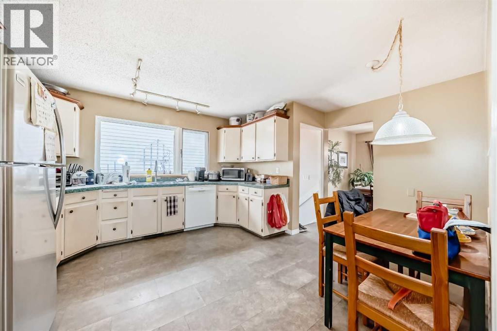 844 Lake Ontario Drive Se, Calgary, Alberta  T2J 3K1 - Photo 15 - A2286791