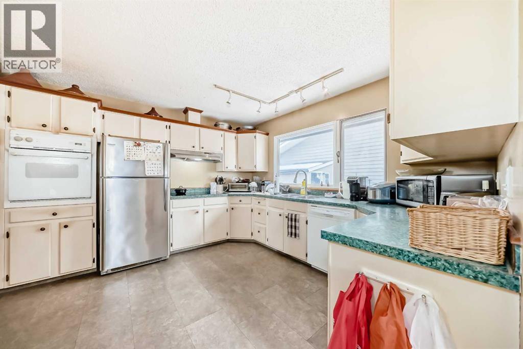 844 Lake Ontario Drive Se, Calgary, Alberta  T2J 3K1 - Photo 13 - A2286791