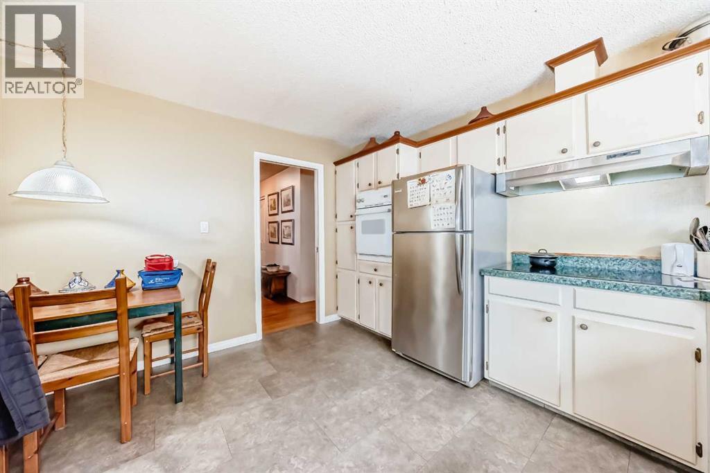 844 Lake Ontario Drive Se, Calgary, Alberta  T2J 3K1 - Photo 17 - A2286791