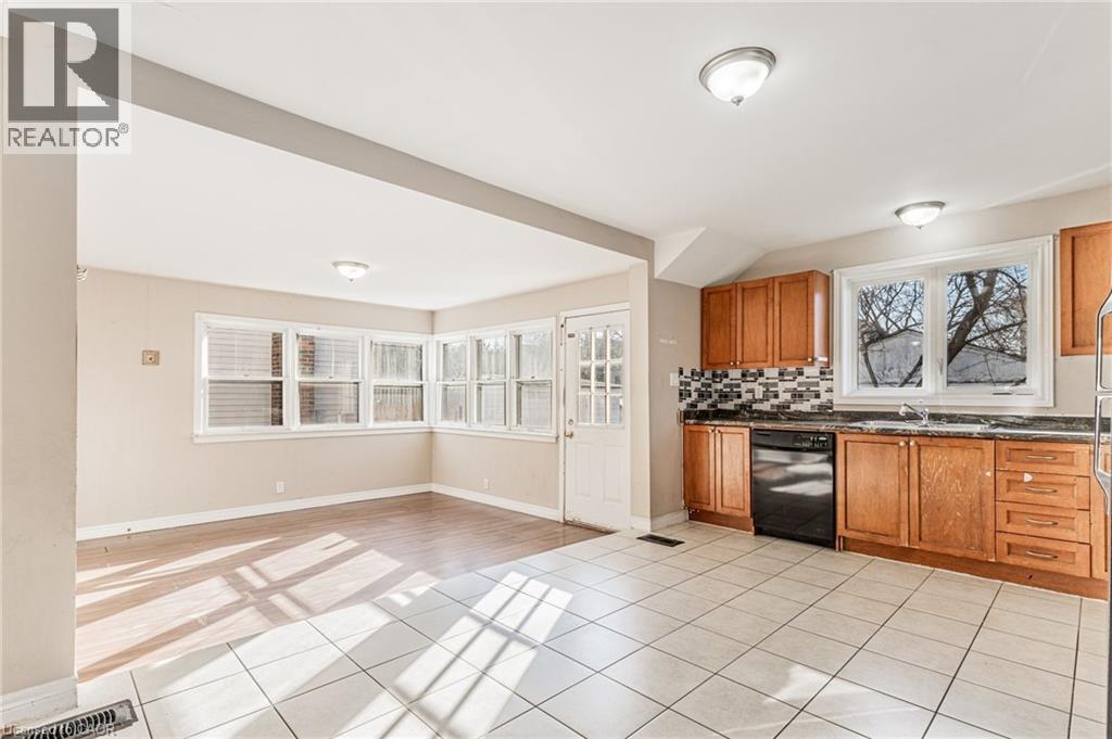 20 East 27th Street, Hamilton, Ontario  L8V 2E7 - Photo 8 - 40817627