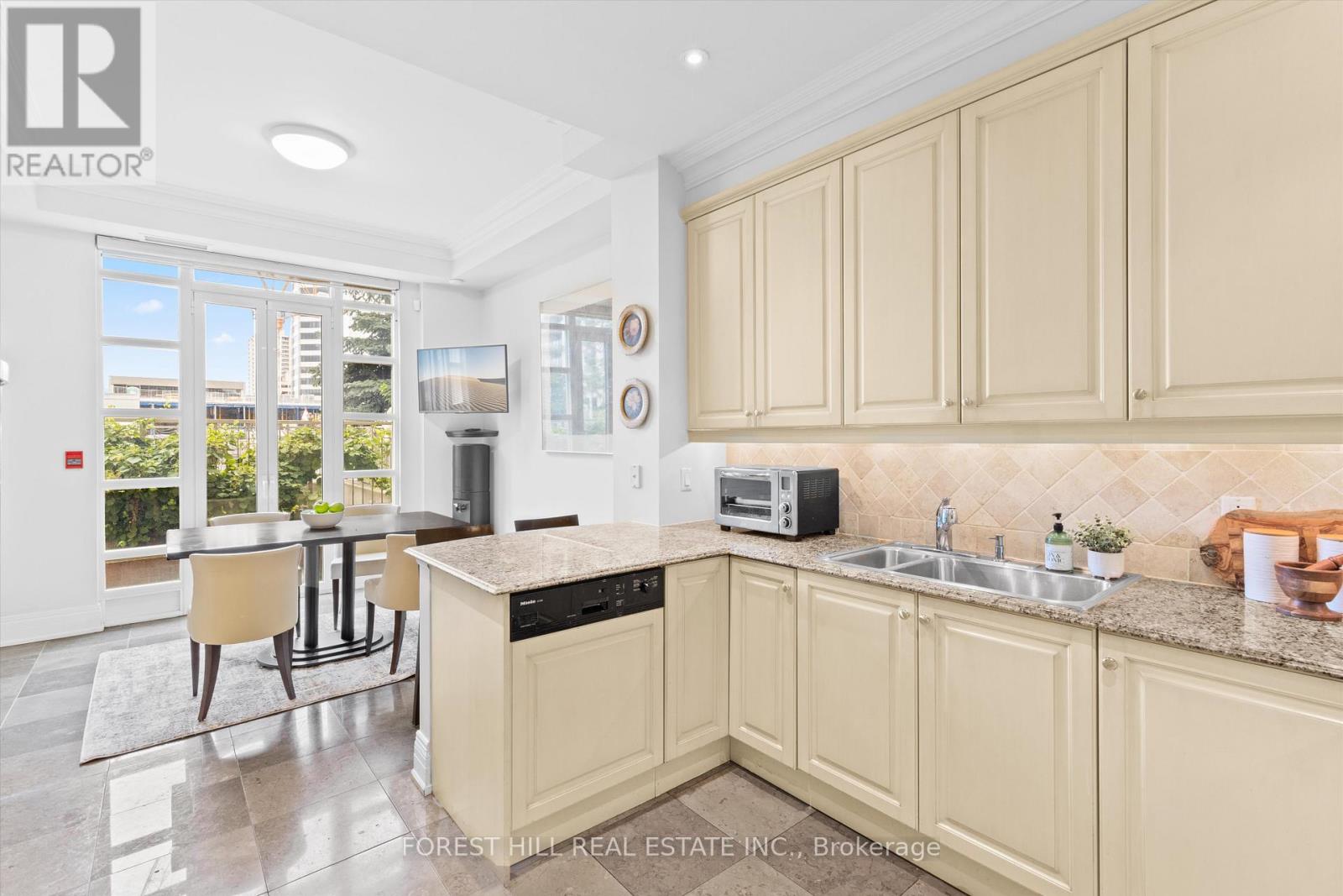 108 - 33 DELISLE AVENUE Toronto (Yonge-St. Clair), ON M4V 3C7