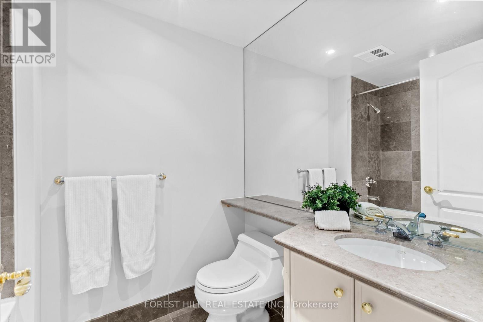 108 - 33 DELISLE AVENUE Toronto (Yonge-St. Clair), ON M4V 3C7