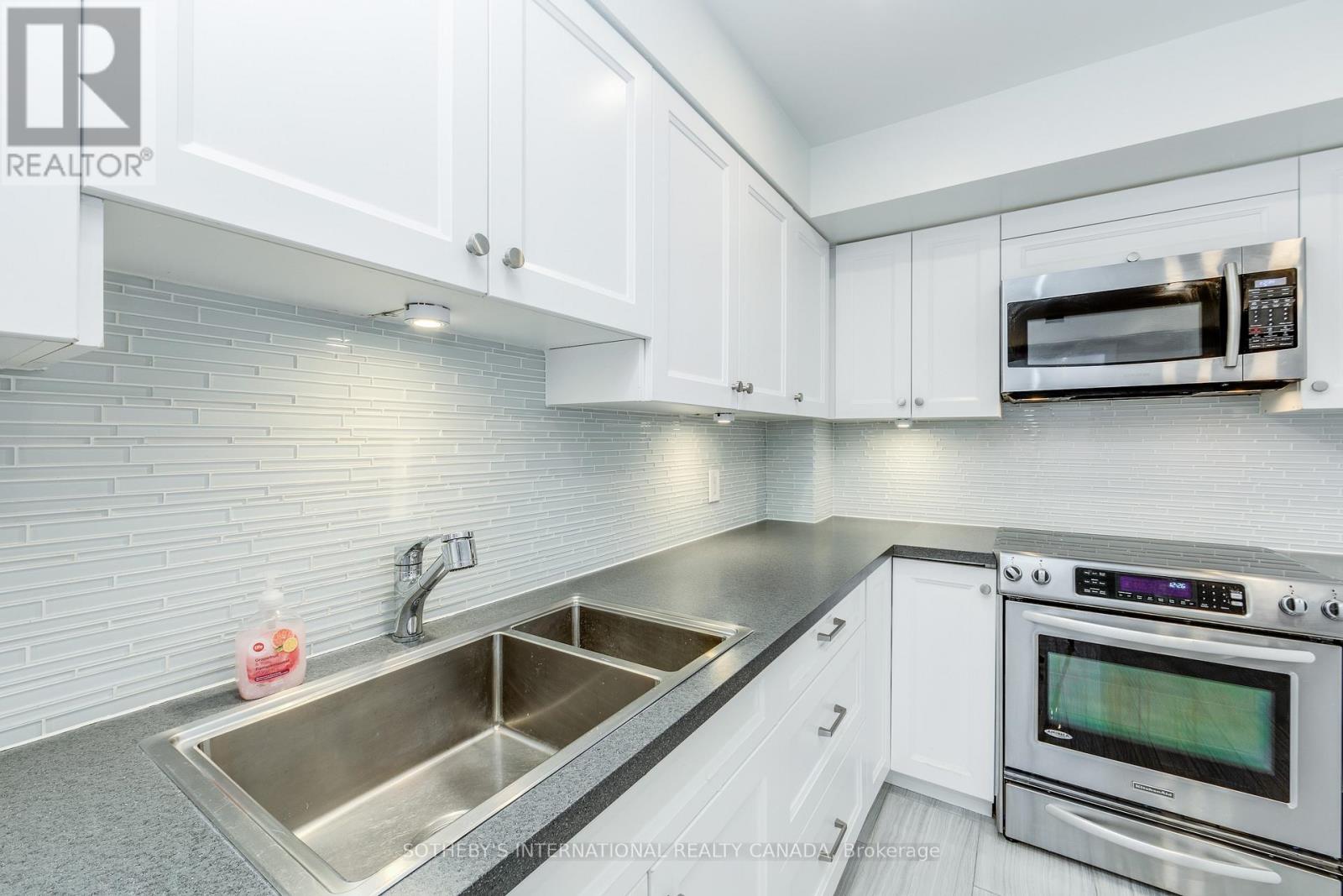 1502 - 175 Cumberland Street, Toronto (Annex), Ontario  M5R 3M9 - Photo 17 - C12975926