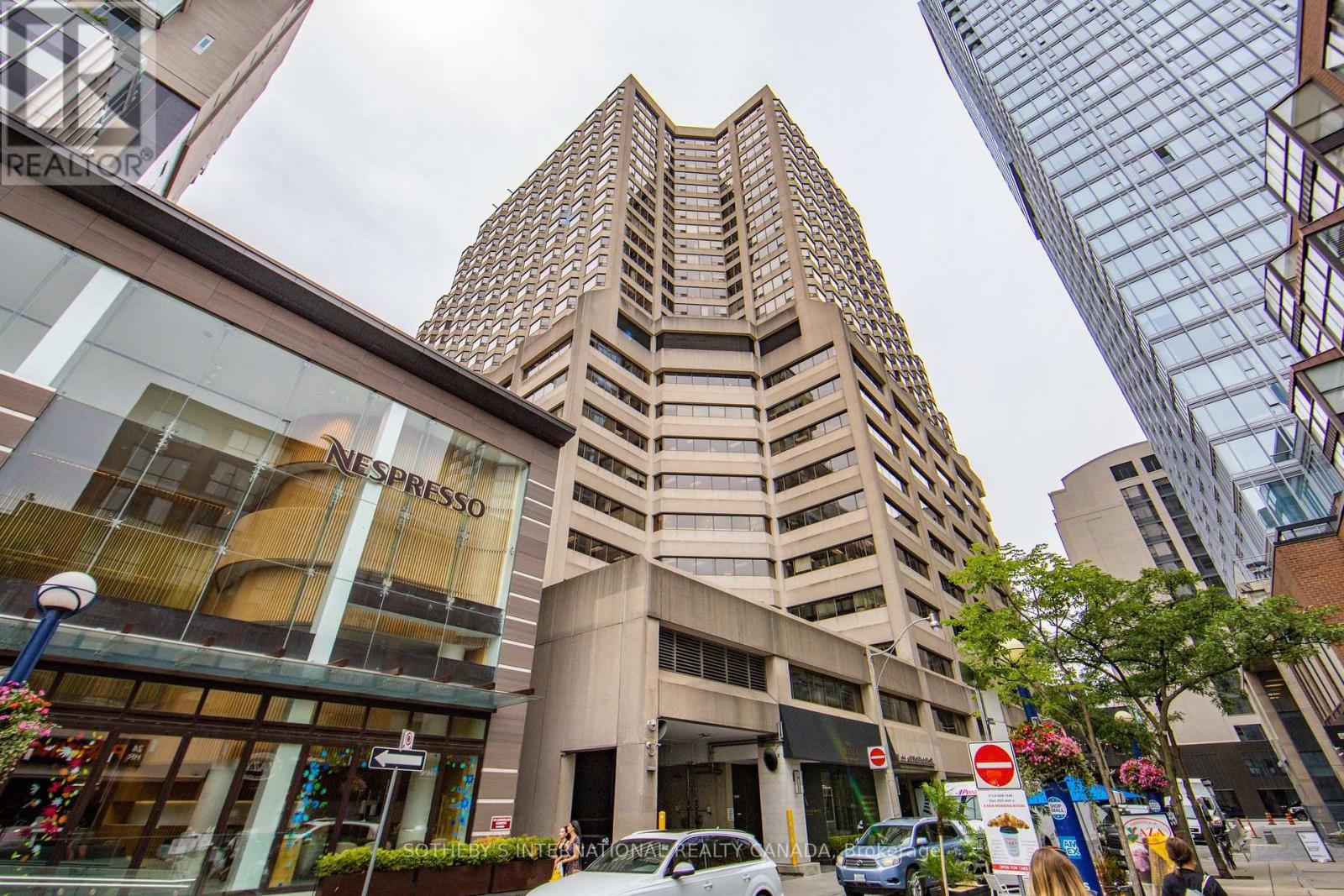 1502 - 175 Cumberland Street, Toronto (Annex), Ontario  M5R 3M9 - Photo 2 - C12975926