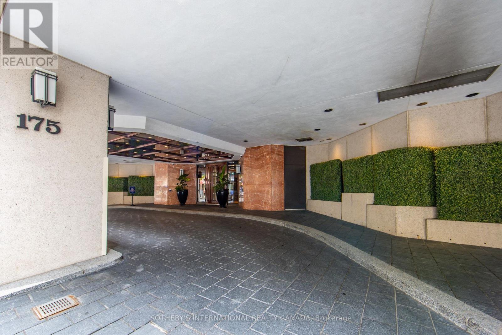 1502 - 175 Cumberland Street, Toronto (Annex), Ontario  M5R 3M9 - Photo 3 - C12975926