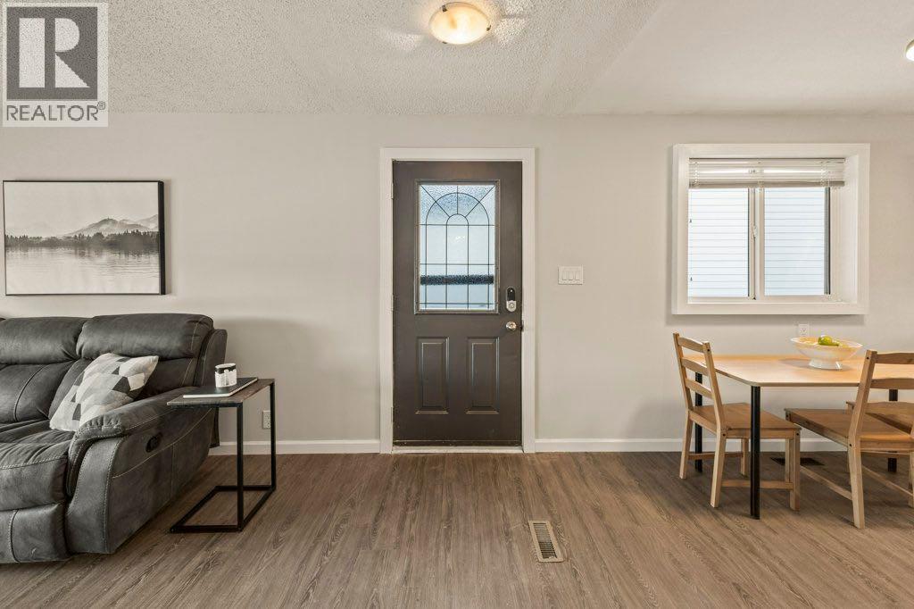 14 Sunnyside Place Se, Airdrie, Alberta  T4B 1S4 - Photo 4 - A2300295