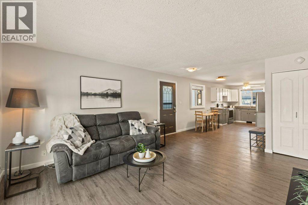 14 Sunnyside Place Se, Airdrie, Alberta  T4B 1S4 - Photo 7 - A2300295