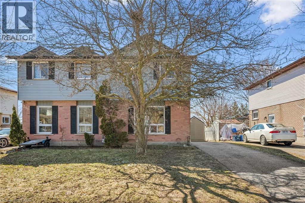 252 THE COUNTRY Way, Kitchener, Ontario